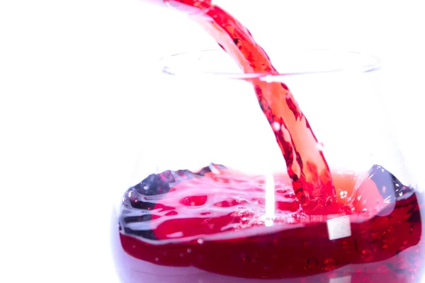 Damla ve su sıçramalarına şarap — Stok fotoğraf