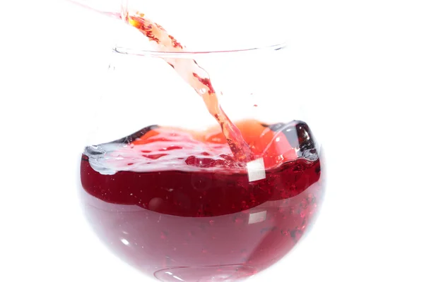 Tropfen und Spritzer Wein — Stockfoto