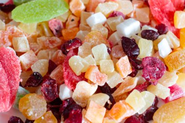 tropikal meyve şekerlenmiş