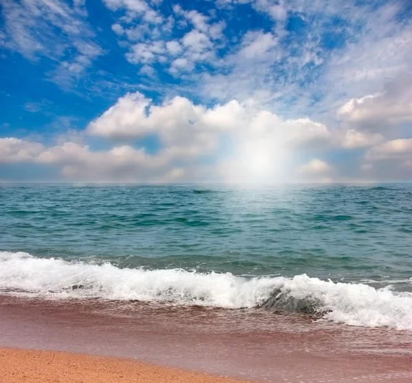 dalga deniz ve gökyüzü