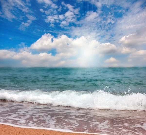 dalga deniz ve gökyüzü