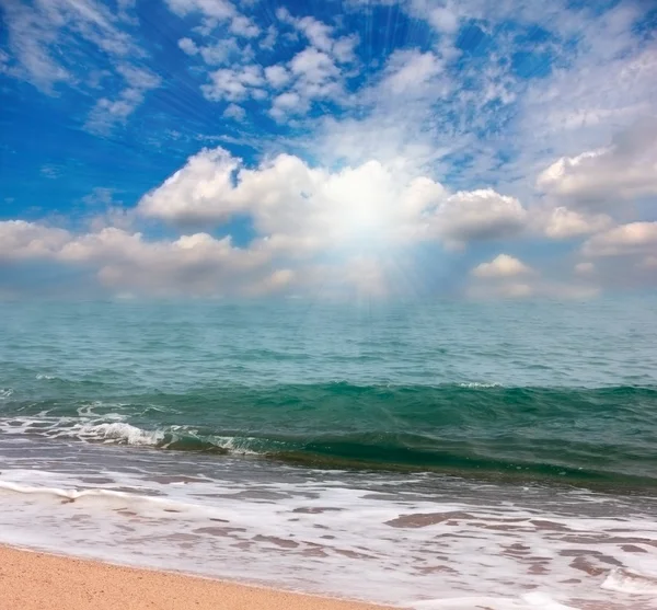 dalga deniz ve gökyüzü