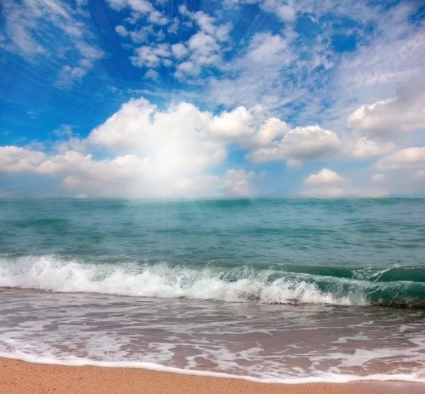 dalga deniz ve gökyüzü