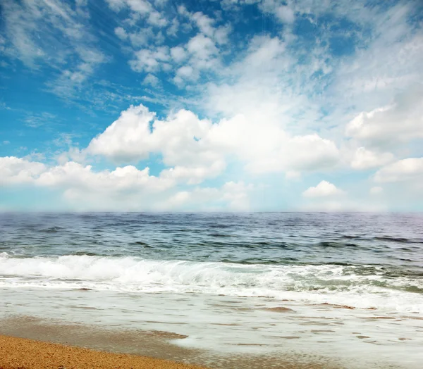 Mořské vlny a obloha — Stock fotografie