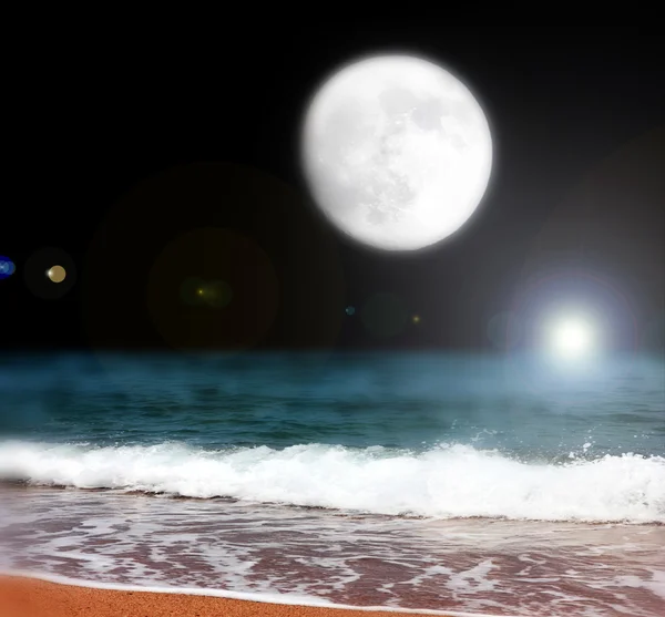 The moon and the sea — Stock Photo, Image