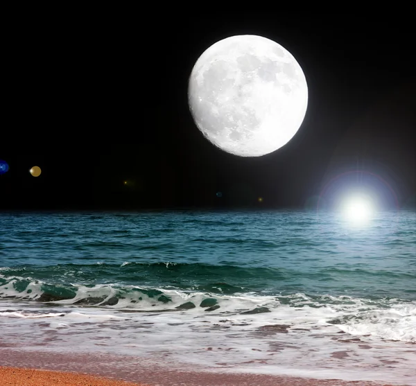 La luna y el mar —  Fotos de Stock