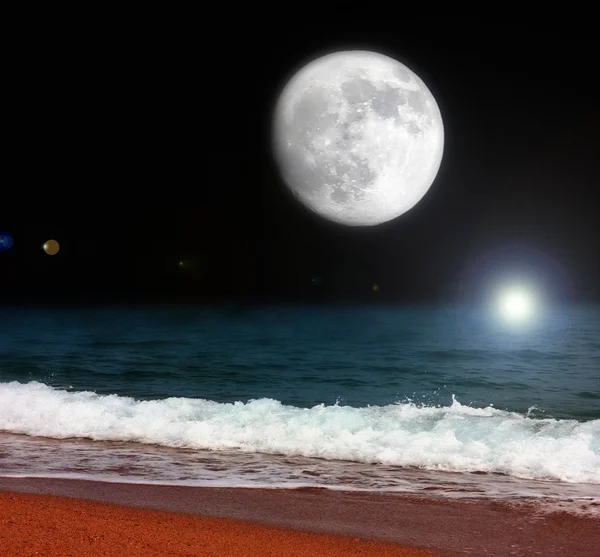 The moon and the sea — Stock Photo, Image