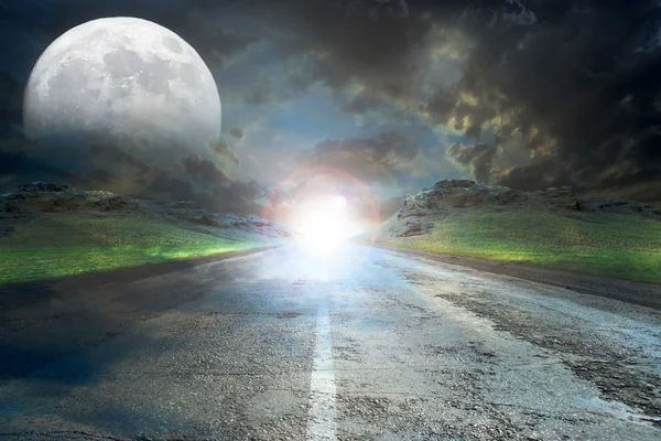 La lune et la route — Photo