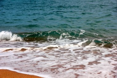 Deniz dalgası ve kum