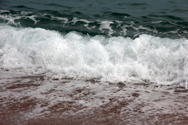 Deniz dalgası ve kum