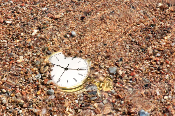 Clock and sand of the sea — Stock Photo, Image