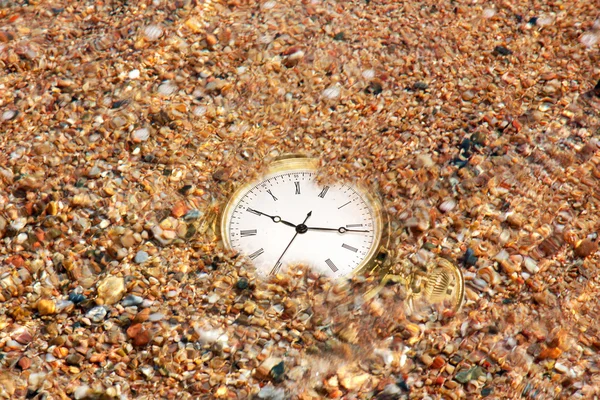 Clock and sand of the sea — Stock Photo, Image
