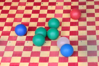 renkli plastik toplar