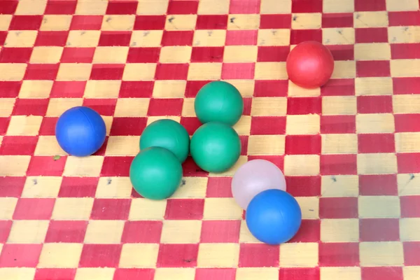 Una bolas de plástico de color — Foto de Stock