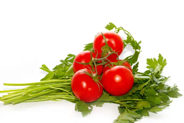 Tomates maduros y un manojo de perejil — Foto de Stock