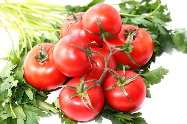 Tomates maduros y un manojo de perejil — Foto de Stock