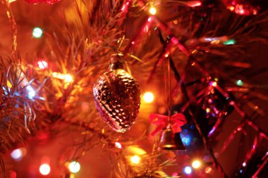 Yılbaşı süsleri ve çelenk