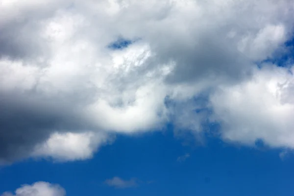 Céu e nuvens — Fotografia de Stock