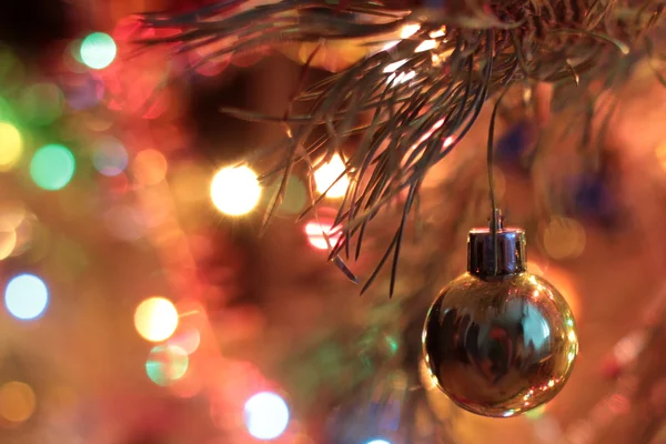 Decorazioni natalizie e ghirlande — Foto Stock