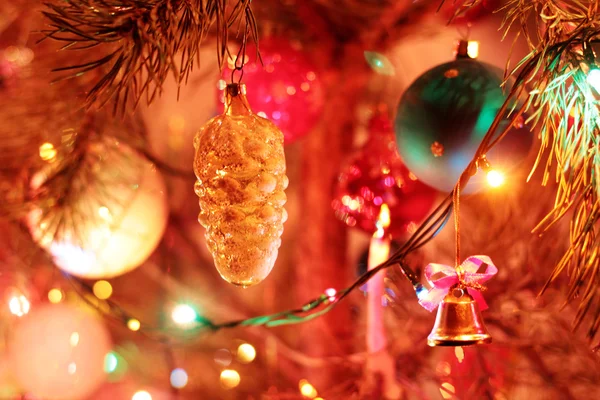 Decorazioni natalizie e ghirlande — Foto Stock