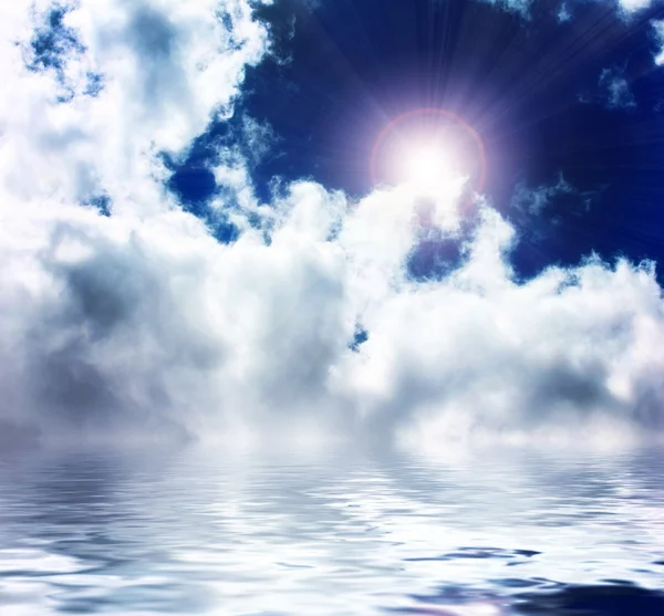 Clouds and water — Stock Photo, Image