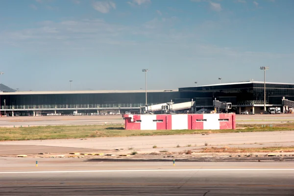 La pista de aterrizaje barcelona aeropuerto —  Fotos de Stock