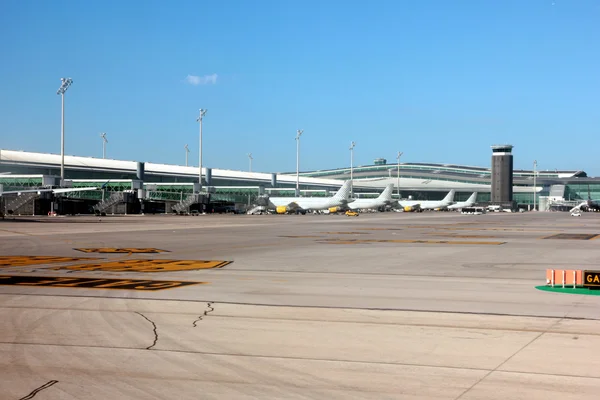 La pista de aterrizaje barcelona aeropuerto —  Fotos de Stock