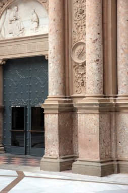 Montserra dağın üzerinde Tapınak