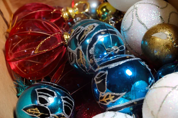 Caixa com decorações de Natal — Fotografia de Stock