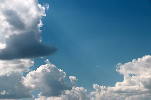 Mooie zon wolken — Stockfoto