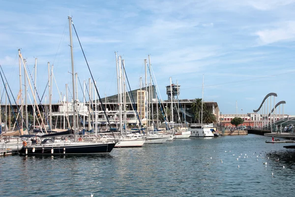 Schöne Jacht im Hafen — Stockfoto