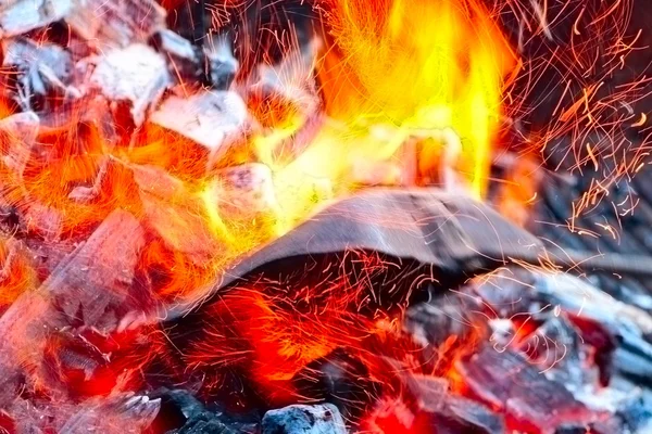 Kohle und Flammen — Stockfoto