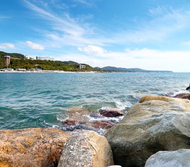 güzel bir sahil şeridi