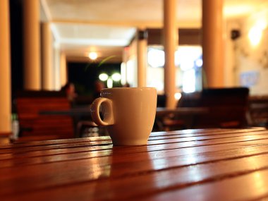 Bir fincan sade kahve.