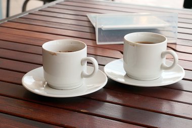 Bir fincan sade kahve.