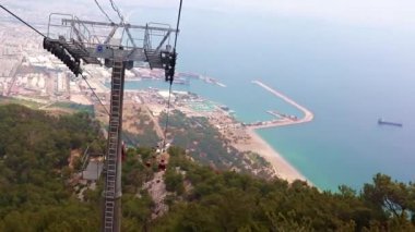 Antalya 'daki Tunektepe Dağı' na giden teleferik.