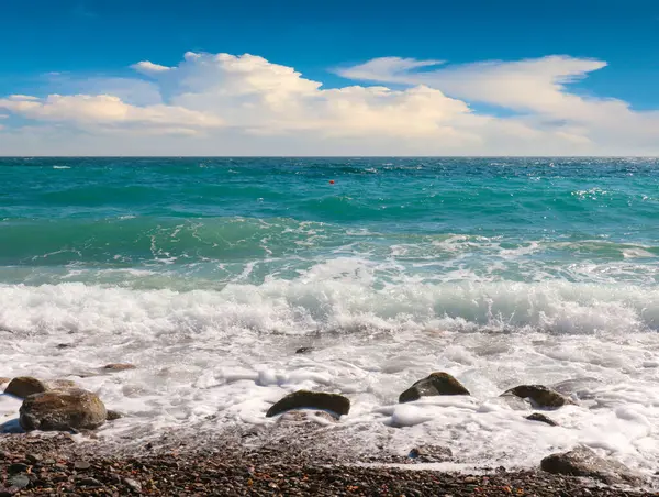 Красивий Морський Пляж Під Хмарним Небом — стокове фото