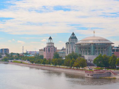 Moskova Rusya 'nın nehir kenarına Müzik Evi inşa etmek.
