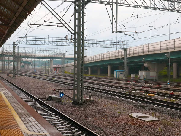 Железнодорожные Пути Сооружения Городского Пассажирского Вокзала — стоковое фото