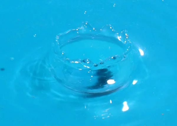 Grillige Patronen Door Inslag Van Een Druppel Water Het Oppervlak — Stockfoto