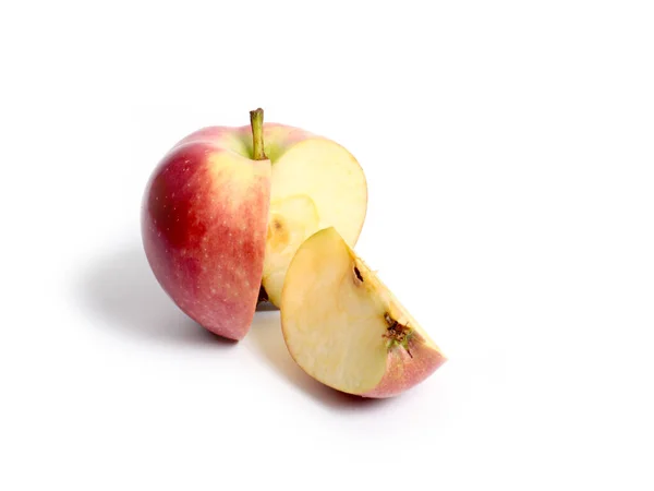 新鮮なリンゴのスライスを食べ物に取り込み — ストック写真
