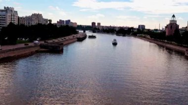 Rusya 'da yerleşim yerleri ve Moskova nehri seti var.