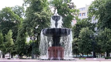 Puşkin Meydanı Moskova Rusya 'da temiz su fıskiyeleri