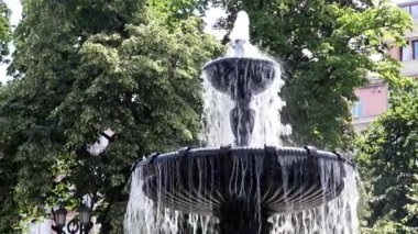 Puşkin Meydanı Moskova Rusya 'da temiz su fıskiyeleri