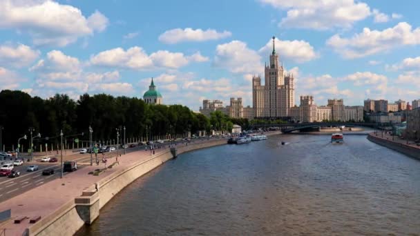 Yolcu Gemileri Nehirde Kotelnicheskaya Moskova Dolduruyor — Stok video
