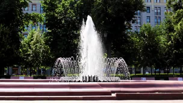 Chorros Fuente Agua Clara Plaza Pushkin Moscú Rusia — Vídeo de stock