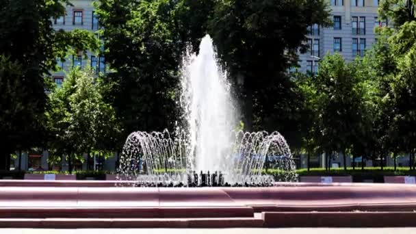 Jets Fontaine Eau Claire Sur Place Pouchkine Moscou Russie — Video