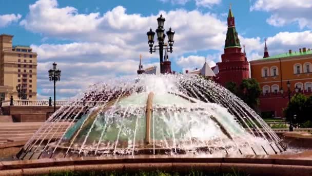 Água Limpa Fonte Telhado Centro Comercial Okhotny Ryad Moscou Rússia — Vídeo de Stock