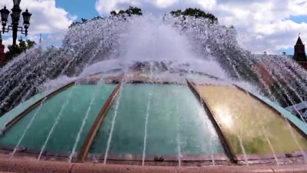 Sauberes Wasser Aus Dem Brunnen Auf Dem Dach Des Einkaufszentrums — Stockvideo