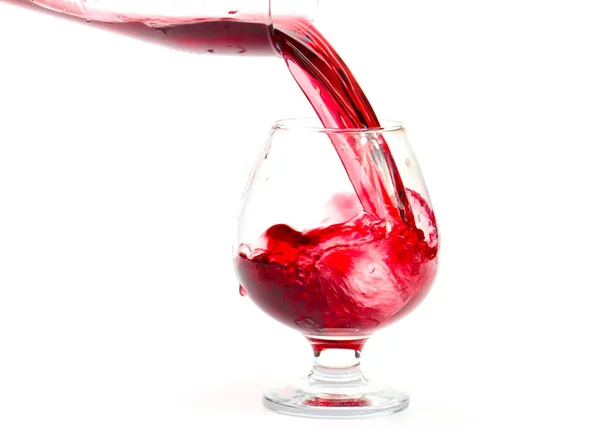 赤ワインの流れはガラスに注ぐと模様を作り出します — ストック写真